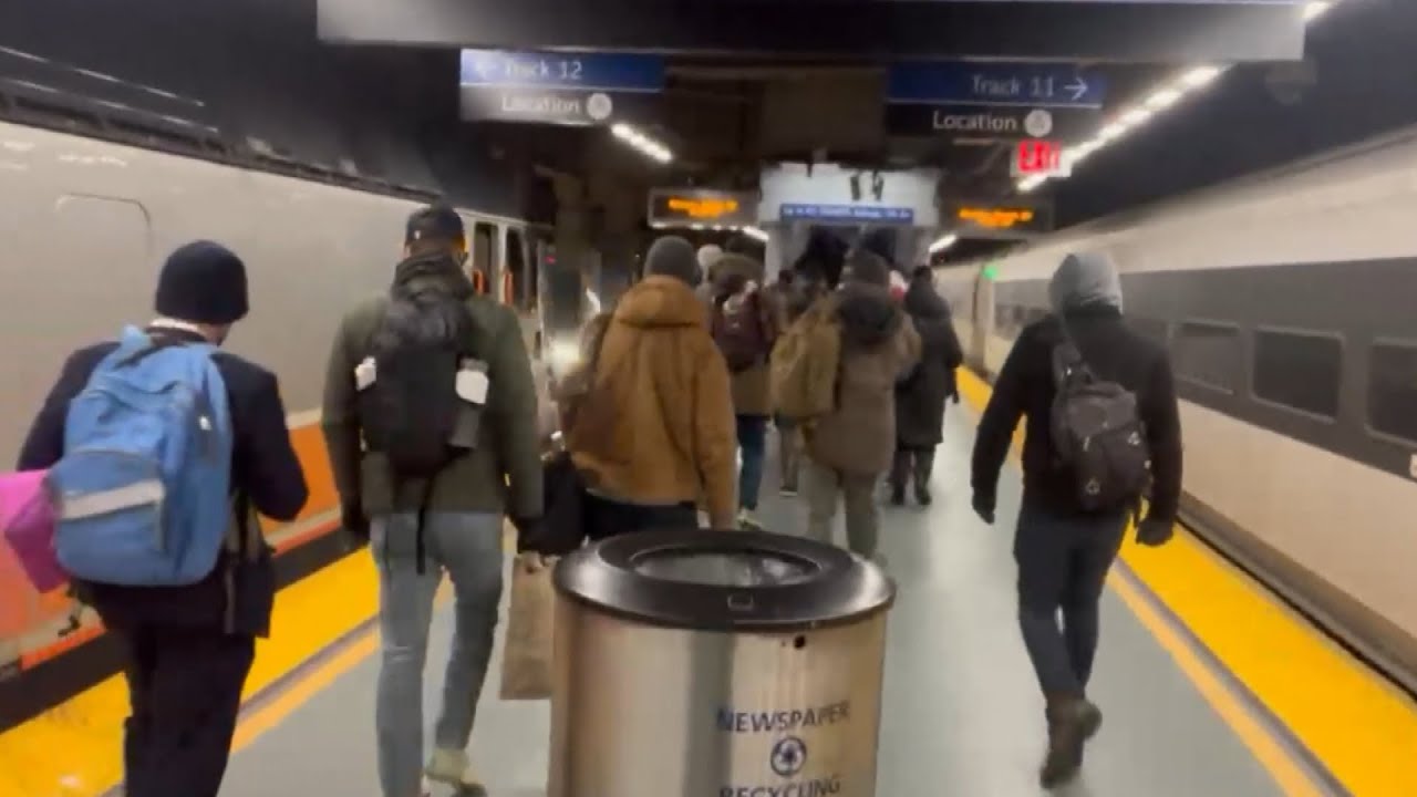 Many Returning to Offices After 2 Years Find a ‘Time Capsule’