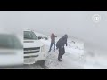 varias vías de la sierra central de ecuador se cubren de blanco por nevada