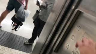 赤鱲角香港國際機場一號客運大樓三菱升降機