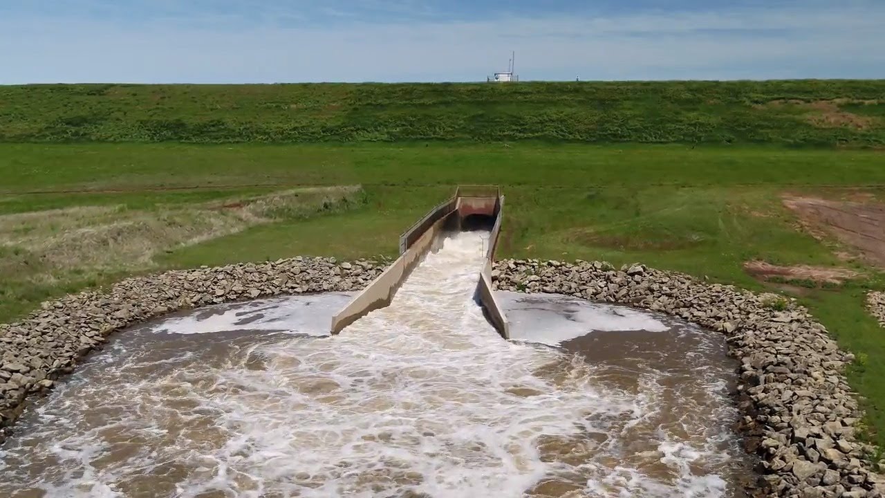 Full Cheney Reservoir Opens Its Floodgates - YouTube