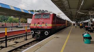 16128 Guruvayur - Chennai Egmore Express Entering Tirunelveli Junction : Indian Railways