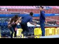 begini kelakuan dani alves saat kembali menginjakkan kaki di stadion camp nou lihat videonya