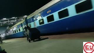 KALKA MAIL LAST ICF ARRIVAL At Gomoh Railway Station at Midnight !!!