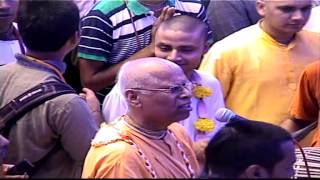 Sri Gaur Aarti by HH Lokanath Swami Ji Maharaj on 20th Sep 2013.