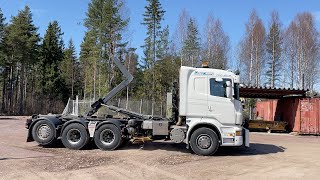 Köp Lastväxlare Scania R560 8x4 plogutrustad på Klaravik