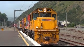 KiwiRail Freight 219 Thundering through Paekakariki (HD)