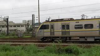 1208次苗栗發車經由山線開往基隆的銀綠色微笑號EMU900型十輛一編組EMU901車王區間車，(七堵站→八堵站路程景)