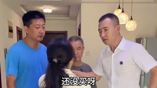 外甥女骗舅舅买房拍房，过不了户后不将钱退给舅舅……