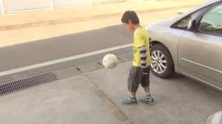 小４　リフティング１０００回以上 football juggling 1,000times