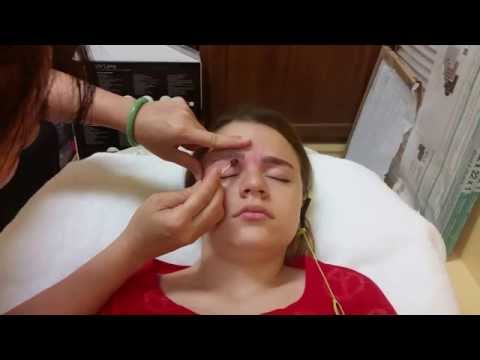 EYEBROW WAXING FOR THE FIRST TIME AT A SALON - NOT PAINFUL EYEBROW WAXING FOR THE FIRST TIME AT A SALON - NOT PAINFUL