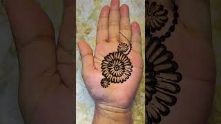 सिर्फ 1 मिनट में आपके हाथ पर मेहंदी डिजाइन तैयार #youtubeshorts #mehndi #viralvideo #shorts