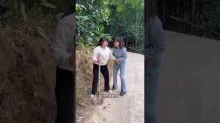 被绑美女一招剪刀腿敲晕人贩子逃出贼窝！ #funny #短剧 #comedy