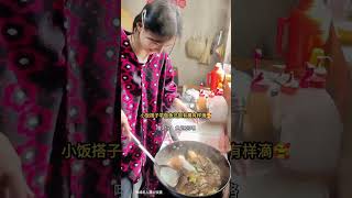 Let’s take a look at how the fish cooked by Yueyue is. If you can give it a perfect score, how man