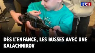 Dès l’enfance, les Russes avec une Kalachnikov