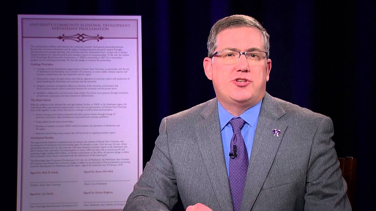 Kansas State University President Schulz Signs Proclamation - YouTube