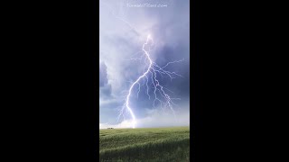 Gargantuan lightning bolt from a Texas Panhandle supercell!