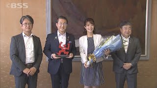 森谷佳奈アナの「ギャラクシー賞」受賞報告に平井知事「鳥取県の名物アナとして頑張って！」