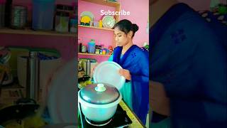 Lunch loki ame cheyamantav#trending #viralvideo #youtubeshorts #husbandwifefun #comedy#funny#love