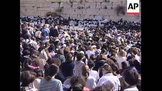 ISRAEL: THOUSANDS OF WORSHIPPERS TAKE PART IN PRIESTLY BLESSING RITUAL