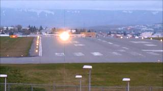 Icelandair Boeing 757 landing at Reykjavik Airport