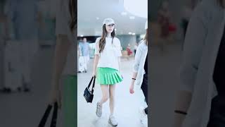 Angelababy素颜不戴口罩穿短裙颜 Angelababy plain face without mask and short skirt