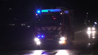 (Primeur) Brandweer en ambulancedienst met spoed naar een zeer grote brand in Gorinchem