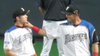 オォラァ!　中田翔に可愛がられる杉谷拳士！（北海道日本ハムファイターズ）