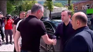 ირაკლი ღარიბაშვილი რაჭაში, სტიქიის ზონაში ჩავიდა და თათბირში მიიღო მონაწილეობა