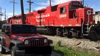 Trains BC 2016: G(J)EEPS!!!! CP V54 (Mixed) @ Fraser St. (Vancouver) BC 04APR16 GP38AC 3009 Leading