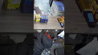 2 suspects rob Brooklyn smoke shop and threaten employee with hammer