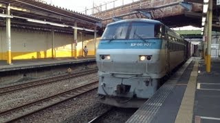 JR貨物EF66-107電気機関車牽引コンテナ貨物列車　新秋津駅を通過