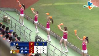 20130630 CPBL 象 VS 獅 花絮 Uni Girls場邊加油