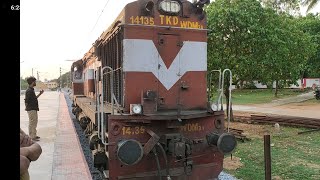 Coupling A Locomotive | Offlink TKD WDM3A with SVDK-YPR special Exp