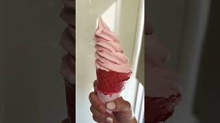 全家🍓草莓優格冰淇淋 酸甜糖果味 #lifeisgood #yummy #delicious #shortvideo #strawberry #icecream #familymart