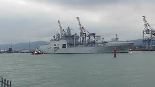 HNOMS Maud A530 departing Belfast.