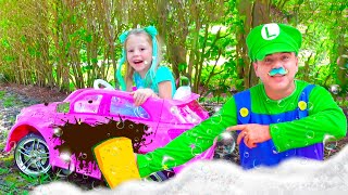 Nastya and Dad pretend to play car wash with cleaning toys