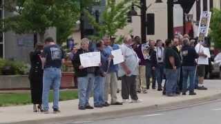 Steelworkers protest trade bill