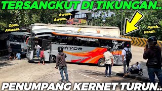 ASLI BIKIN TEGANG !!! Sopir Berani Ambil Resiko, Lewati Tikungan Tajam Bus Padang-Jakarta Tersangkut