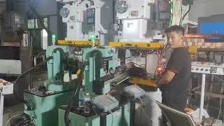 swing arm forging manipulator for bearing rings, gears, flanges, nuts, hot forging