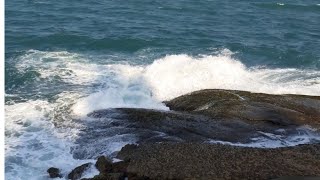 Ocean waves crashing on rocks / பாறையில் மோதும் கடல் அலை / கடல் / Sea