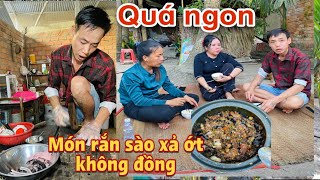 Quá hấp dẫn! Chung trổ tài nấu rắn xào sả ớt khiến ai cũng bất ngờ