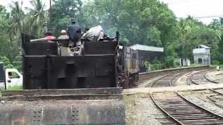 Sri Lanka Railway Crane Special approaching Kalawewa Station