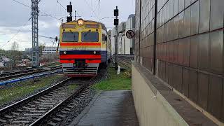 [PV] ER2-1342 Arriving at the Station with multiple whistles (Rīga)