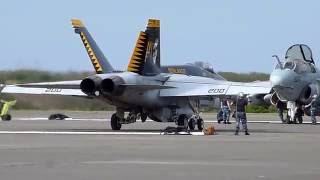 厚木基地所属  F/A-18  CAG機  離陸前チェック