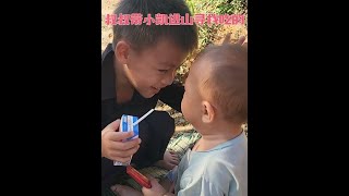 叔叔带小凯进山寻找吃的 #越南农村生活 #越南小男孩