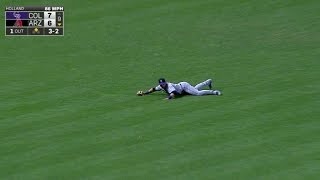 COL@ARI: Parra makes diving catch, robs Owings of hit