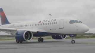 Passengers faint on Delta plane stuck on tarmac for hours with no AC