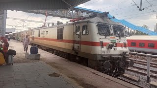 14822 Jodhpur Express Marwar Junction Railway Station Ki Video WAP7 Locomotive Best engine #wap7 #yt