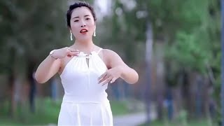 气质女歌手翻唱一首DJ版《歌在飞》，太好听了，听醉了