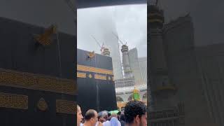 Raining ⛈️🌧️ In Kaaba 🕋 || Beautiful 😍❤️ || Shorts  #allah #rasulullahﷺ #kaaba #kaabastatus #shorts